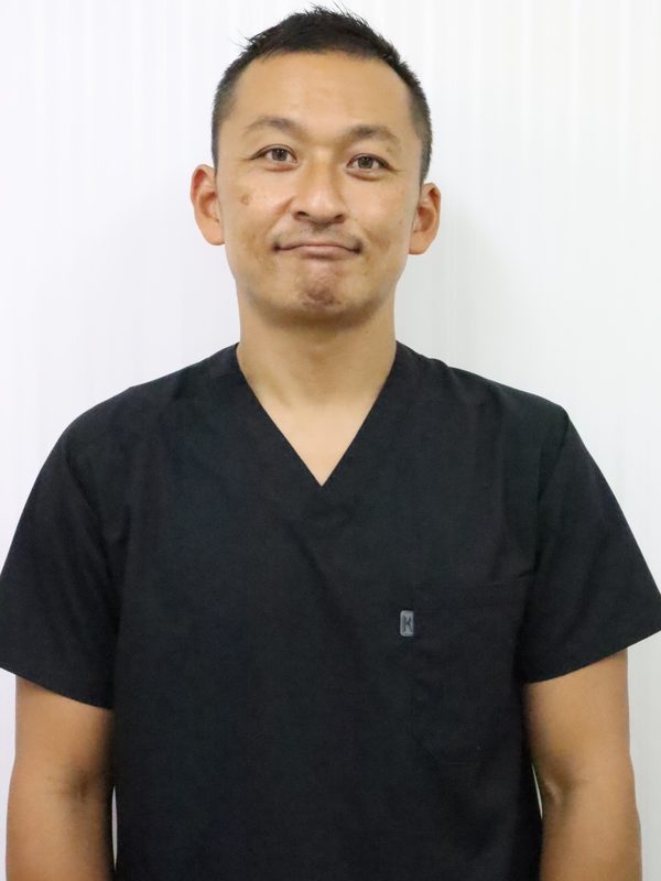 成相裕康｜ラポール美容整体院 院長（笑顔）